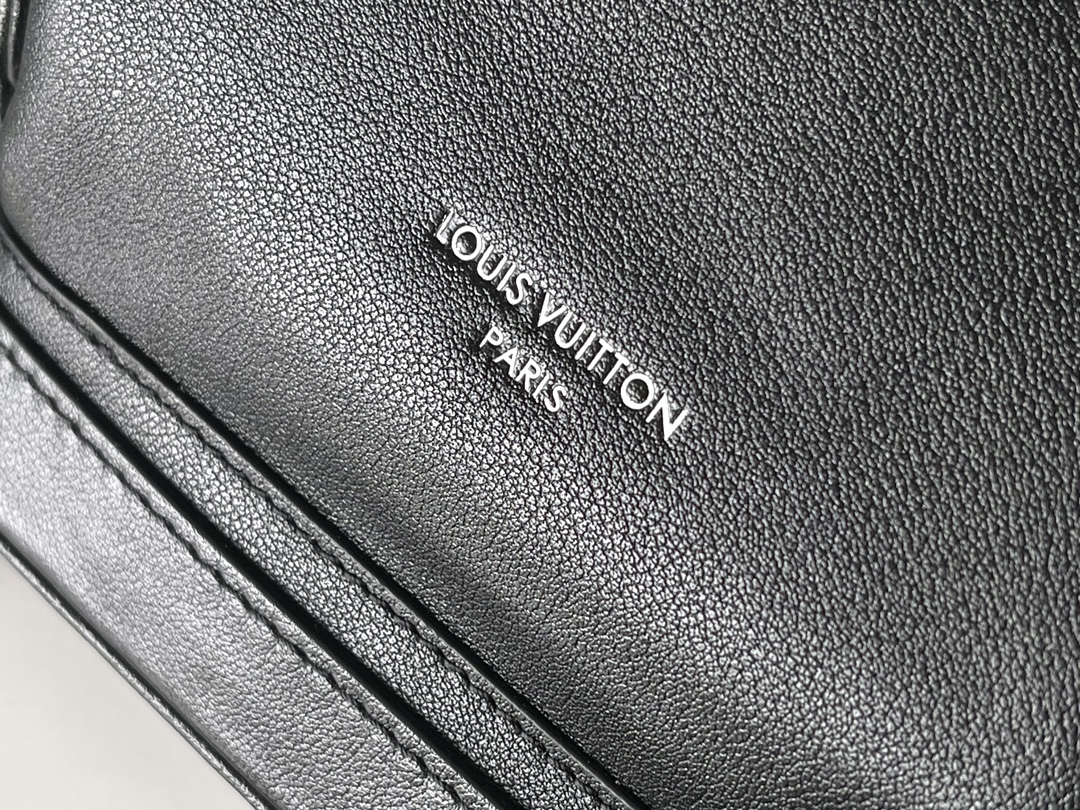 Louis Vuitton Montsouris Small Backpack in Black Leather - Image 5