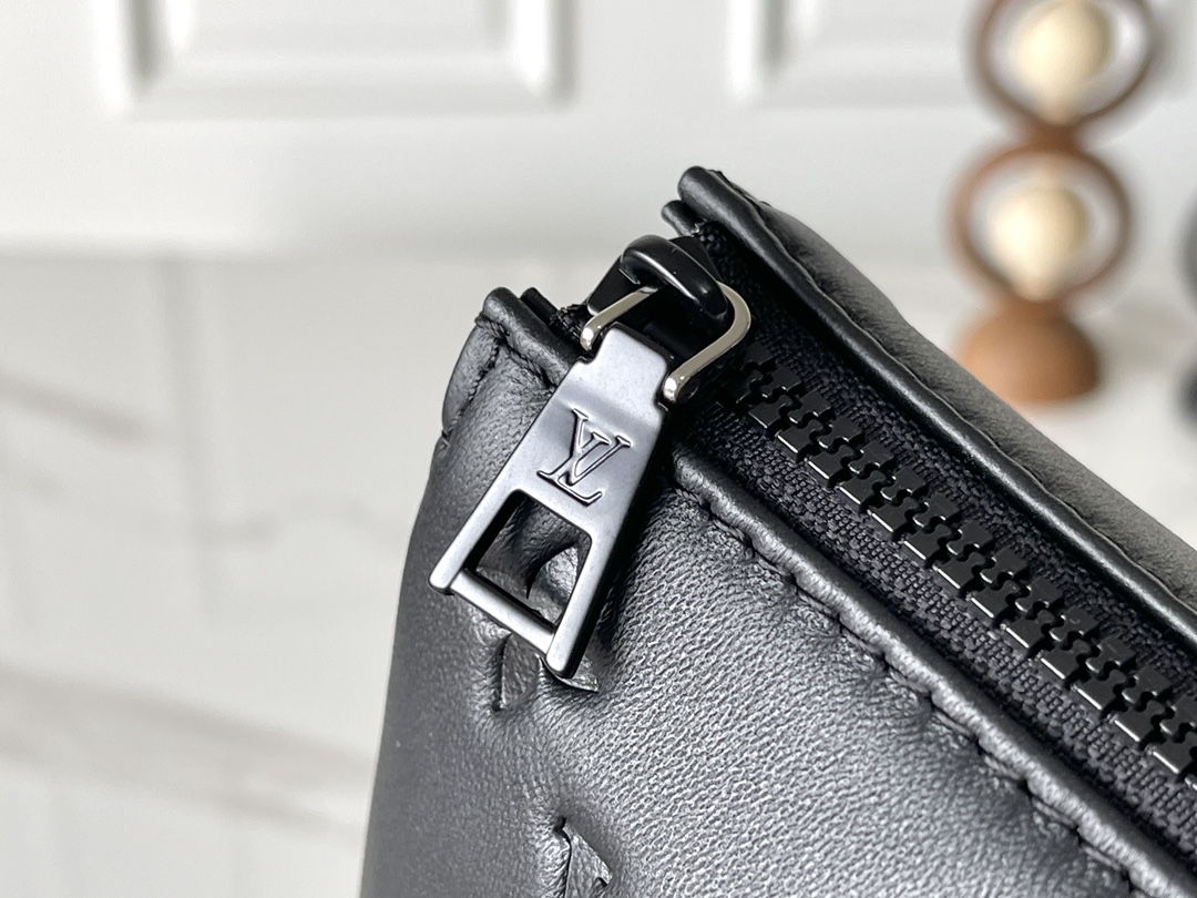 Louis Vuitton Coussin Small Handbag M11370 - Image 5