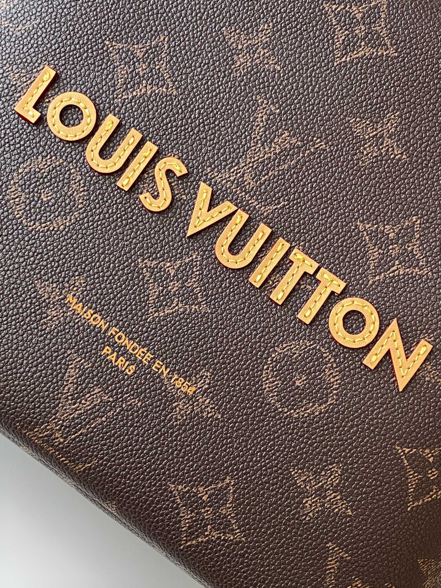 Louis Vuitton M13929 Medium Handbag - Image 5