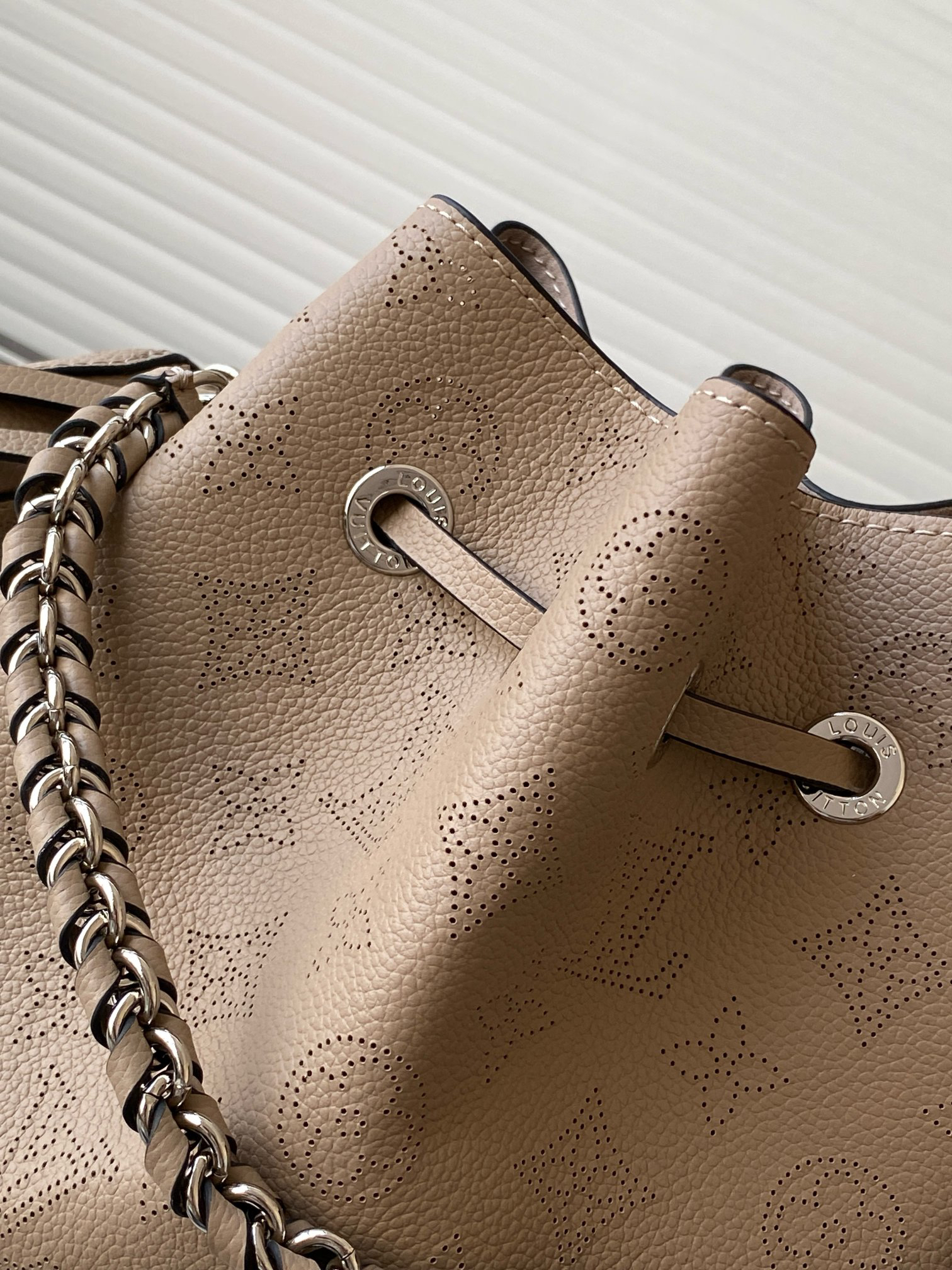 Louis Vuitton Bella Monogram Perforated Calfskin Handbag M57201 - Image 5