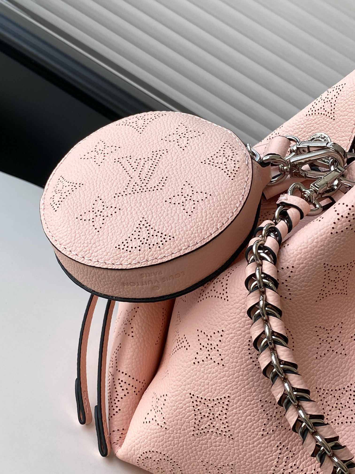 Louis Vuitton Bella Handbag - Image 5