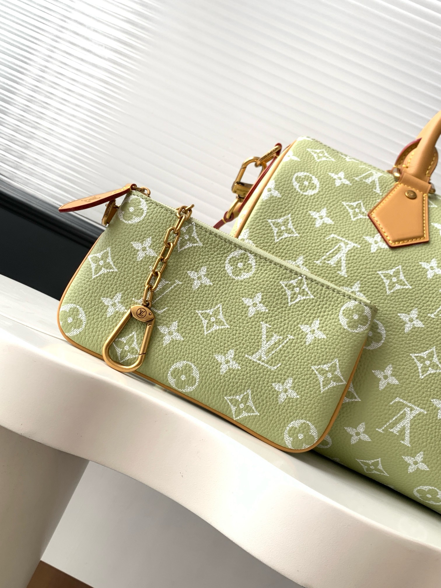 Speedy P9 Bandoulière 30 Handbag in Grass Green - Image 5