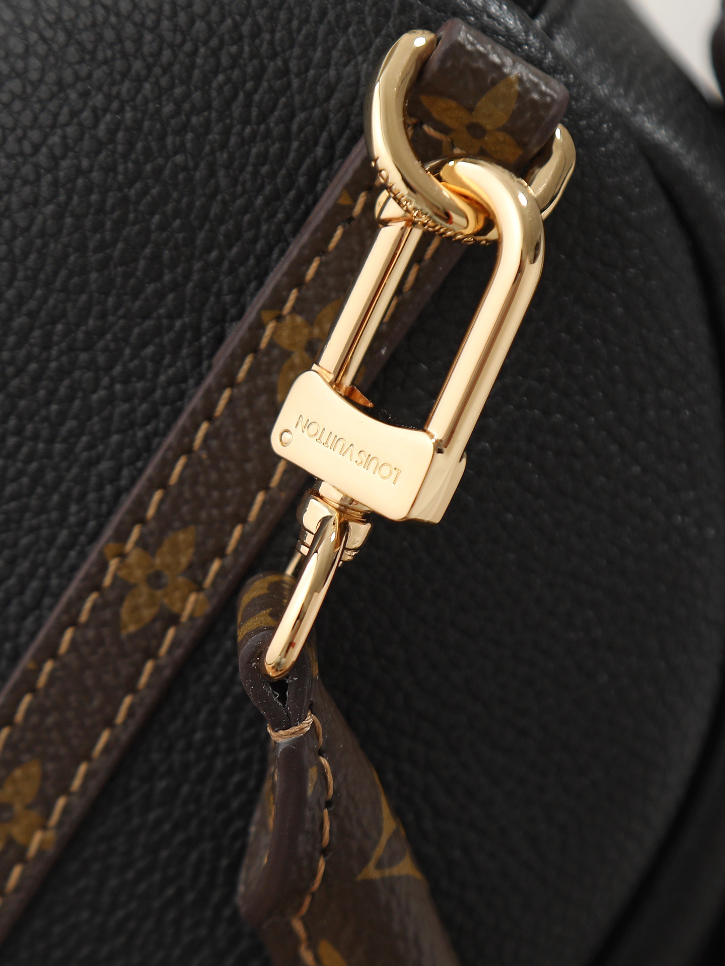 Louis Vuitton Express Small Handbag M26039 in Black - Image 5