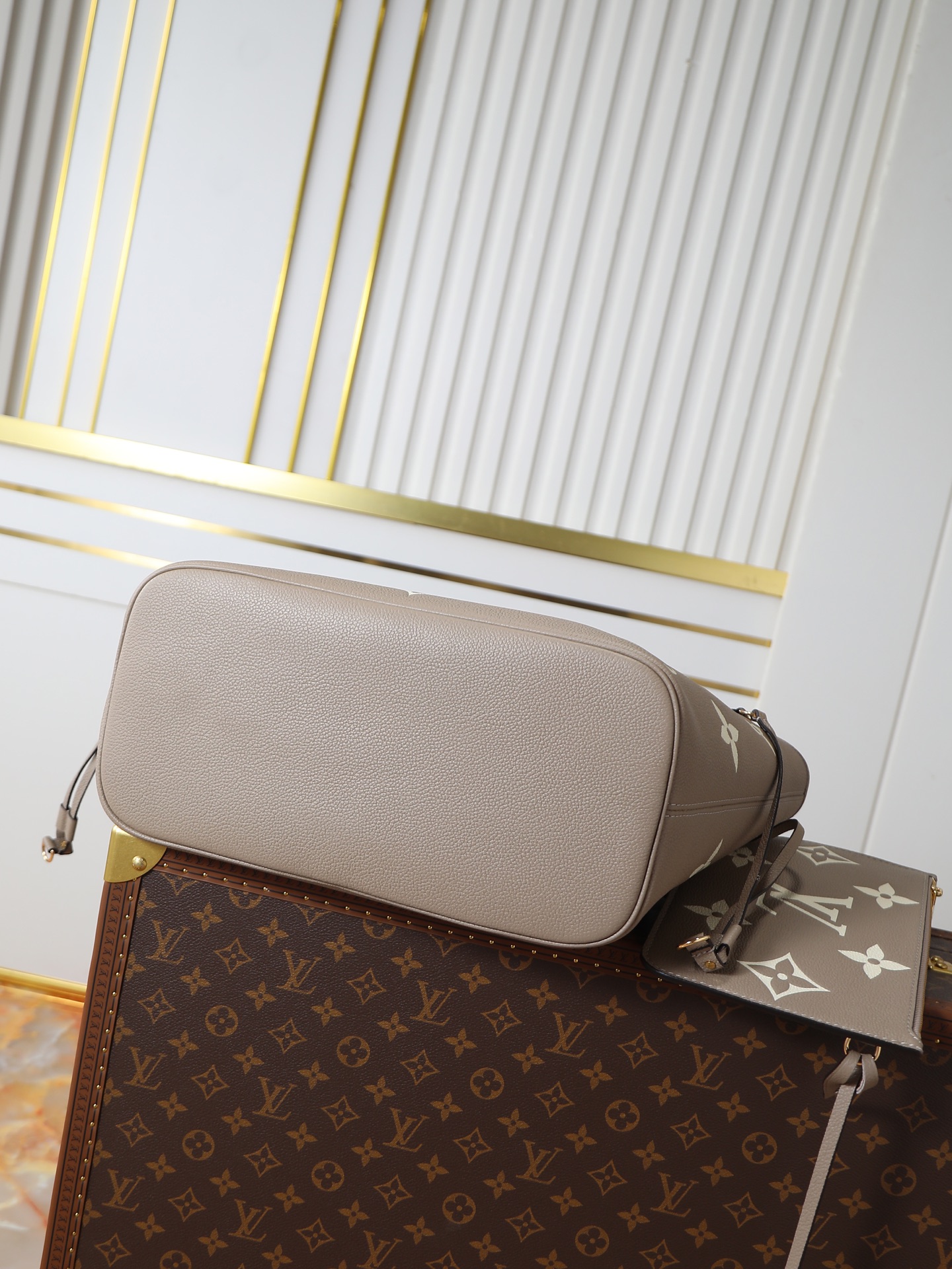 Louis Vuitton Neverfull MM Monogram Empreinte Leather Tote Bag - Image 5