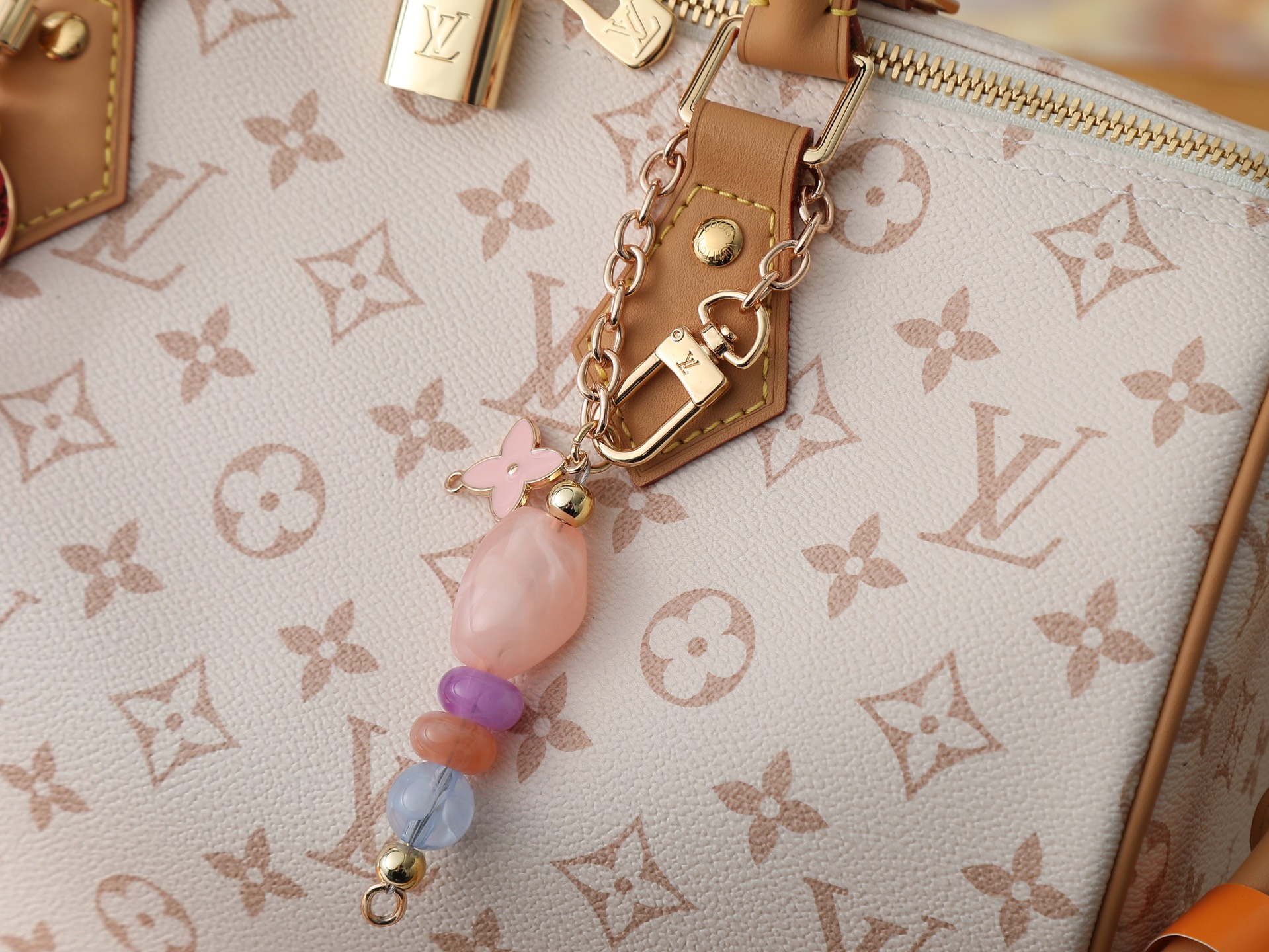 Louis Vuitton Speedy Soft 30 Lucky Handbag - Image 5