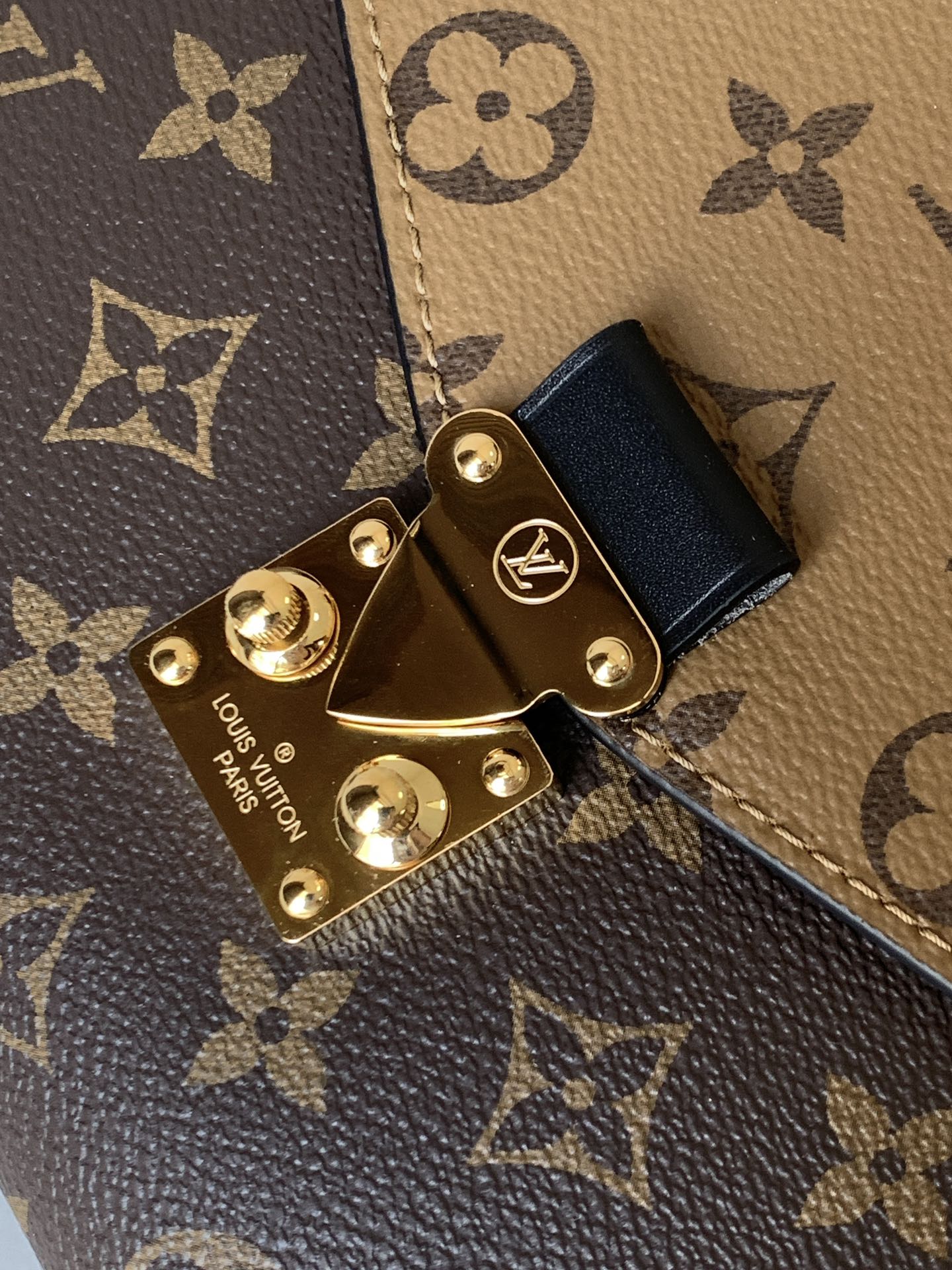 Louis Vuitton Pochette Metis Monogram Shoulder Bag - Image 5