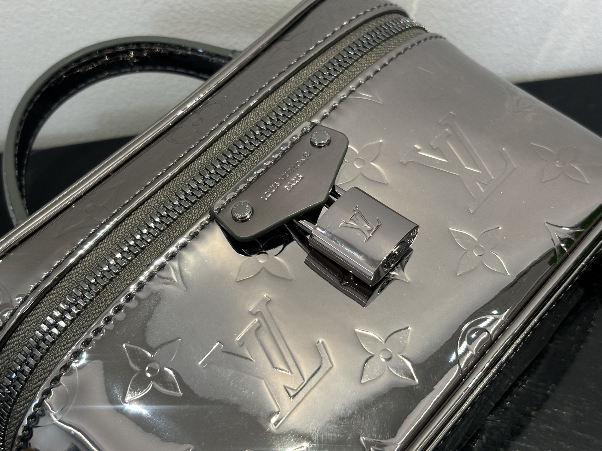 Louis Vuitton Vanity Chain Pouch Gunmetal - Image 5