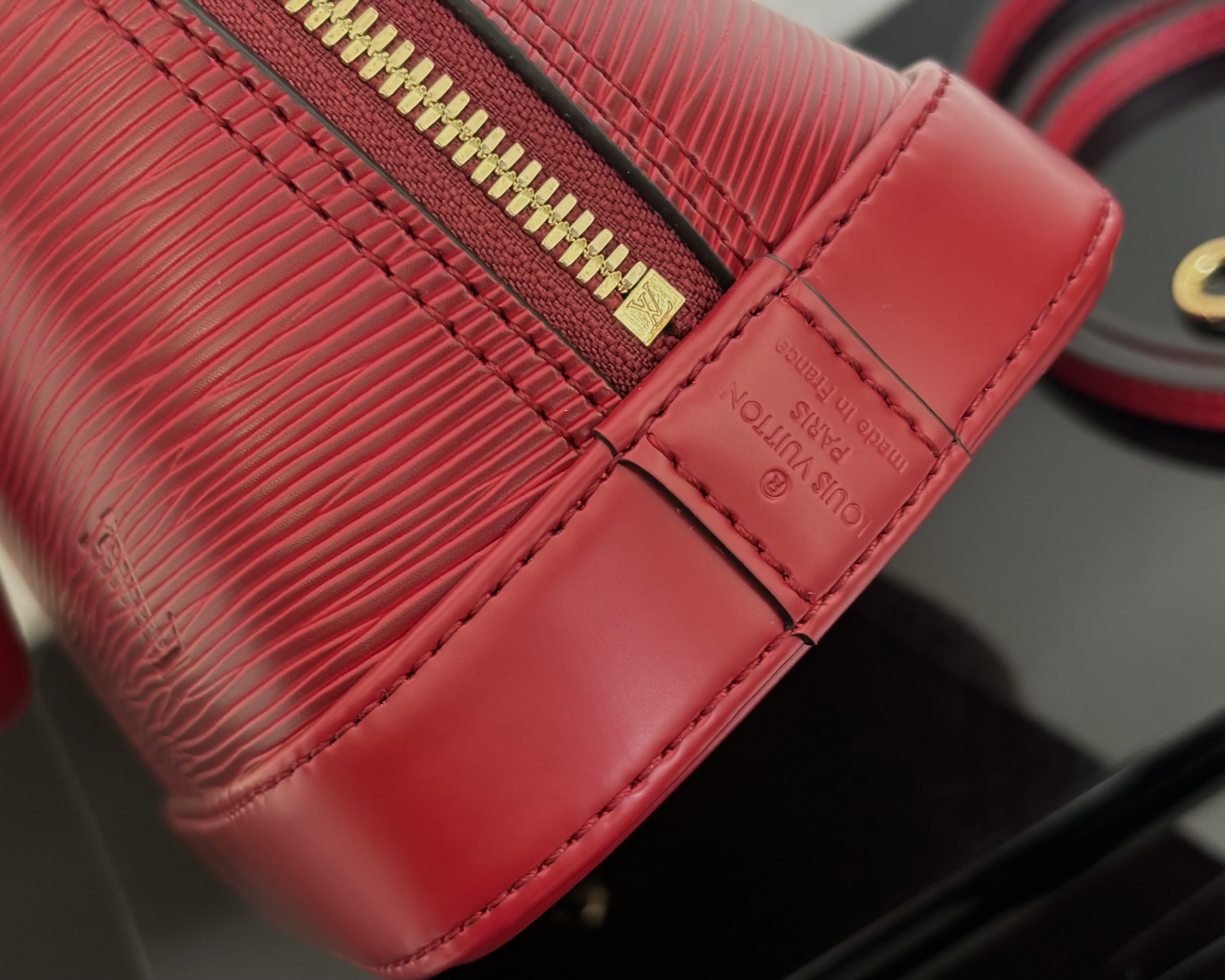 Alma BB Epi Leather Handbag - Image 5
