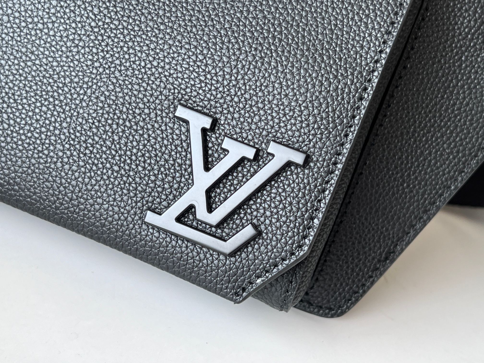 Louis Vuitton Aerogram Shoulder Chest Bag - Image 5