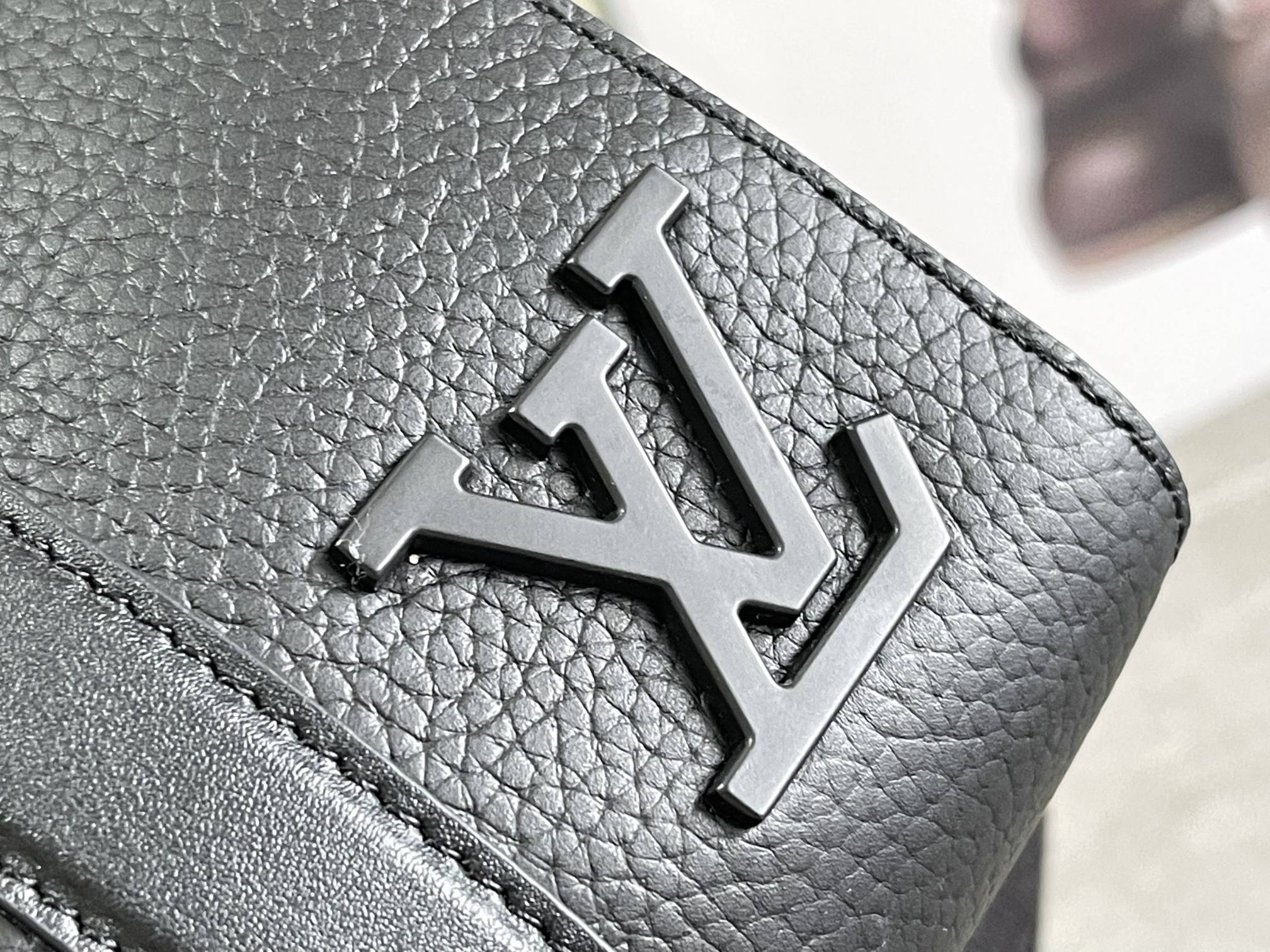 Louis Vuitton City Keepall Aerogram Leather Travel Bag - Image 5