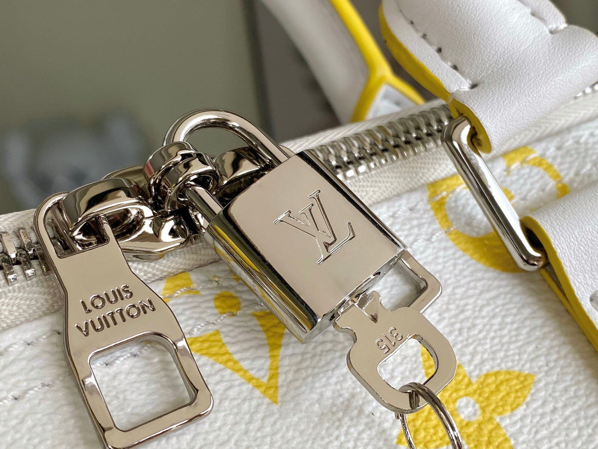 Louis Vuitton Keepall Bandouliere 50 Monogram Bandana Travel Bag - Image 5