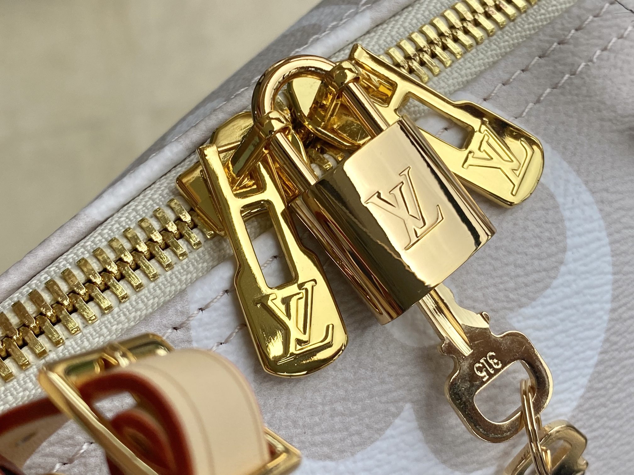 Louis Vuitton Keepall 45 Travel Bag - Image 5