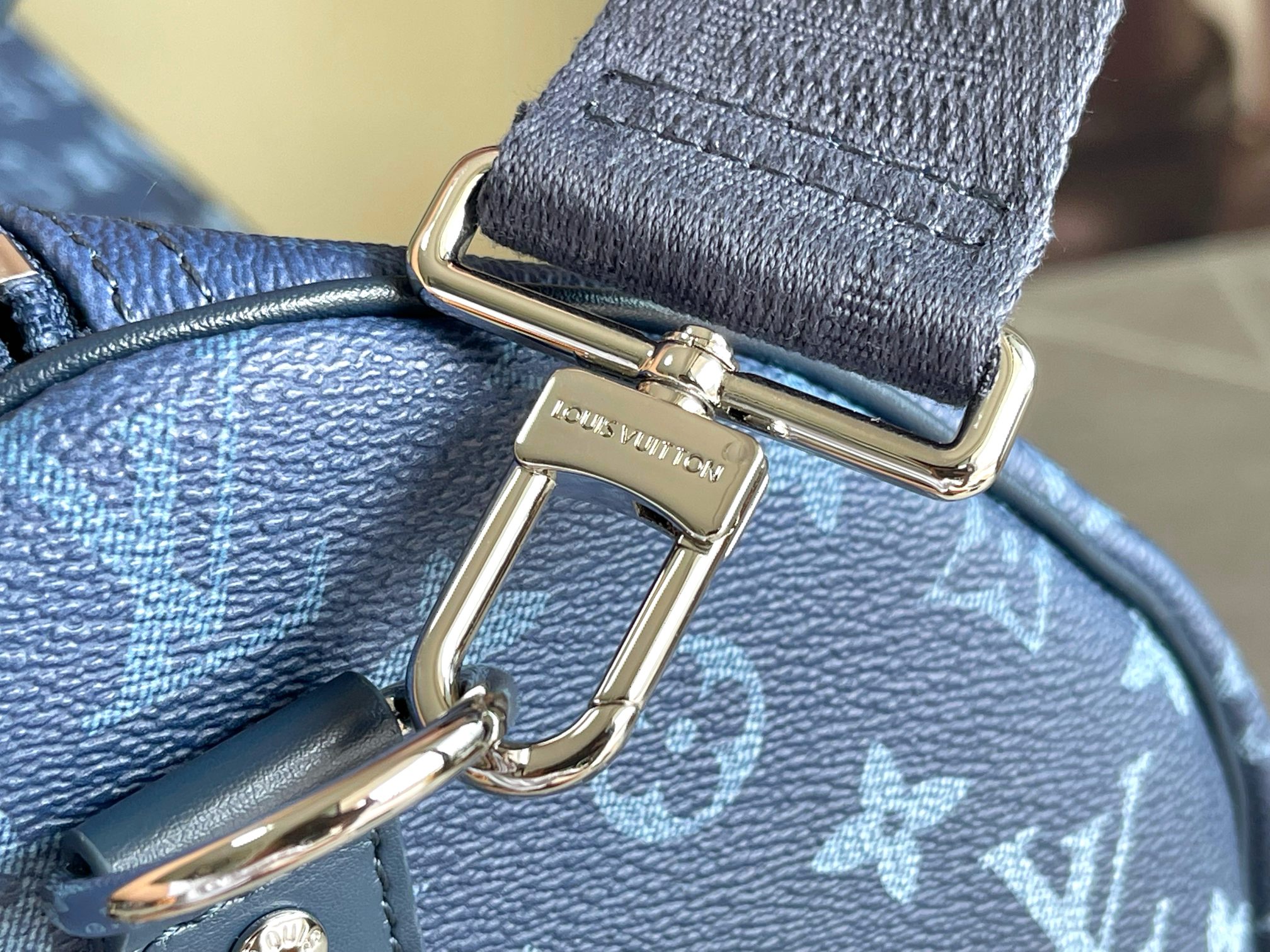 Louis Vuitton Keepall 55 Monogram Gradient Blue Travel Bag - Image 5