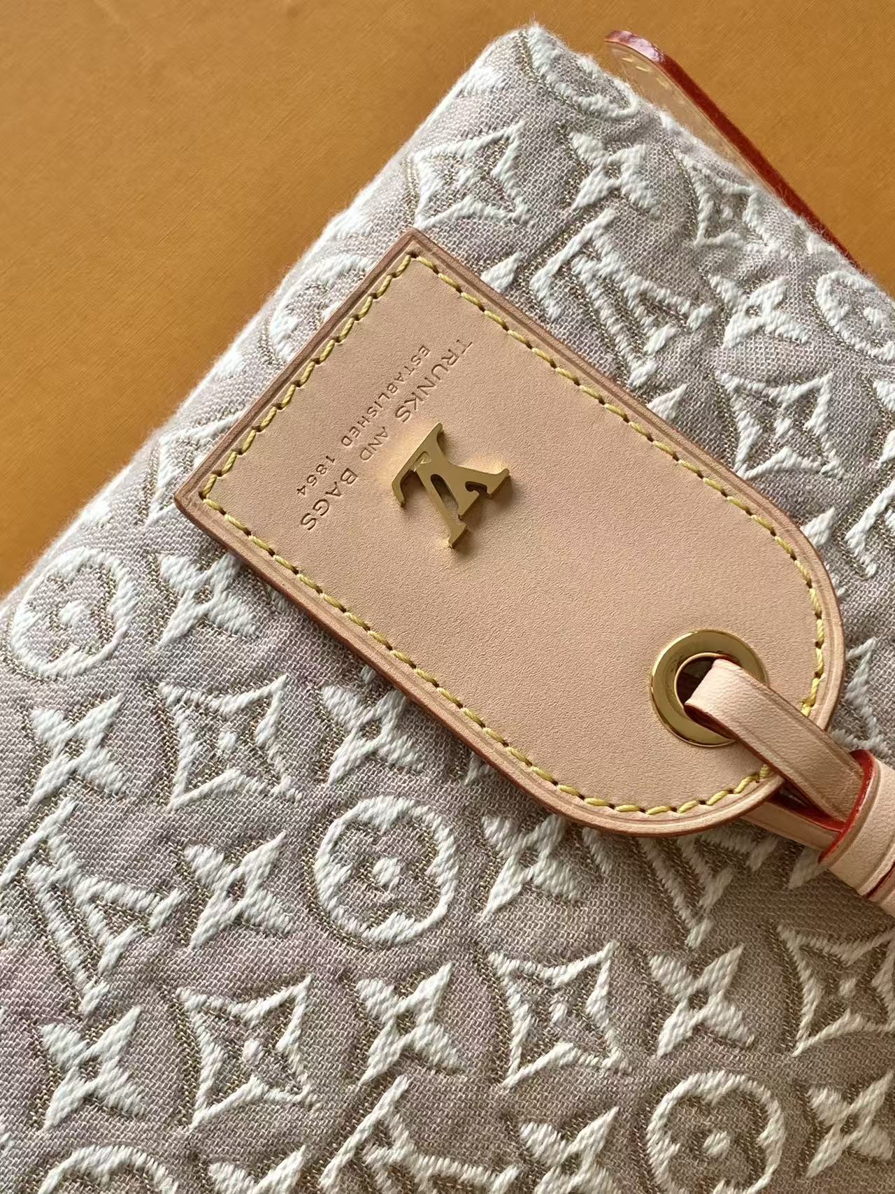 Louis Vuitton CarryAll East-West Handbag in Monogram Emblème - Image 5
