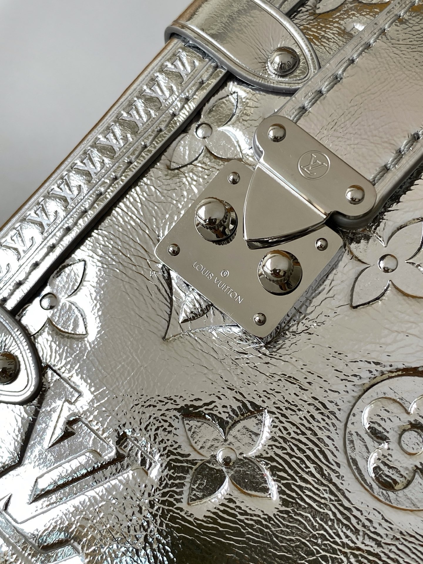 Louis Vuitton Monogram Miroir Side Trunk Medium Handbag - Image 5