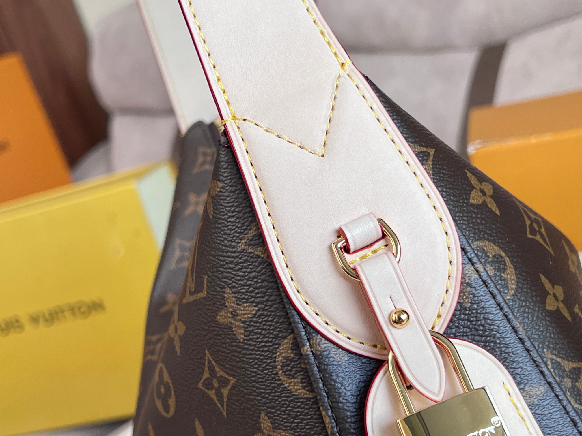 Louis Vuitton M11952 Slouchy Small Shoulder Bag - Image 5