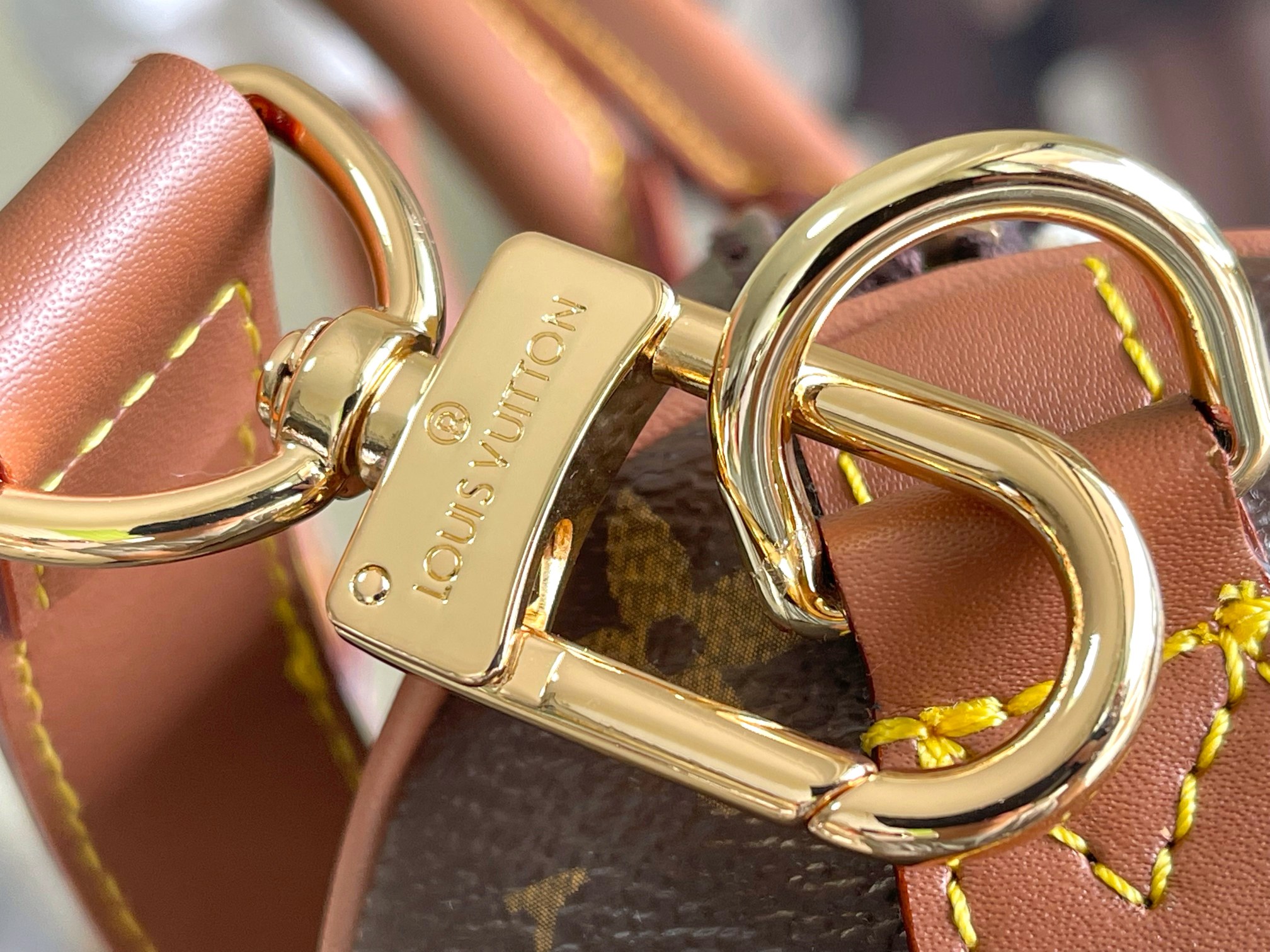 Louis Vuitton Keepall Bandoulière 40 Travel Bag - Image 5