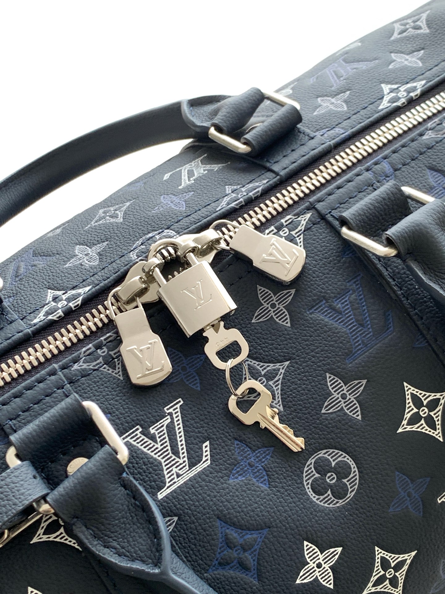 Louis Vuitton Keepall Bandoulière 50 Travel Bag - Image 5