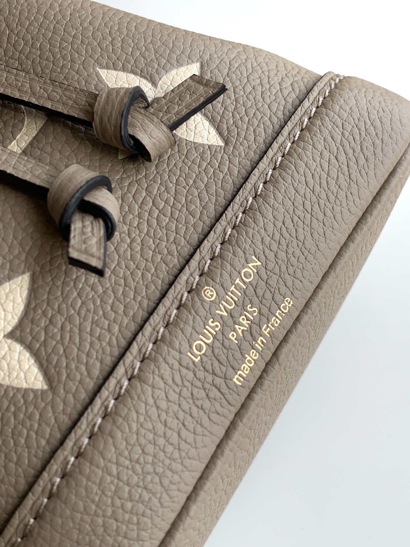 Louis Vuitton Nano Noé Bucket Handbag in Elephant Gray Monogram Leather - Image 5