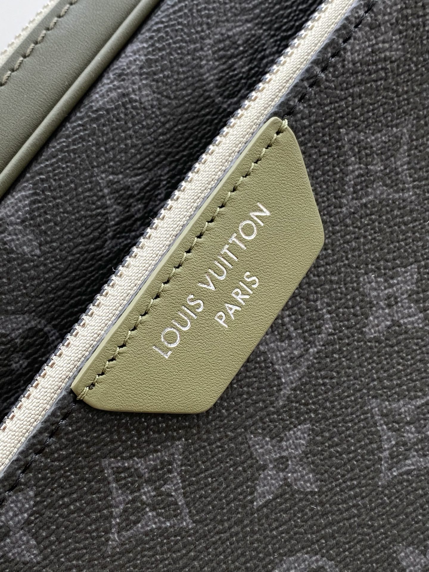 Louis Vuitton Trio Messenger Bag M28628 in Monogram Eclipse Canvas - Image 5