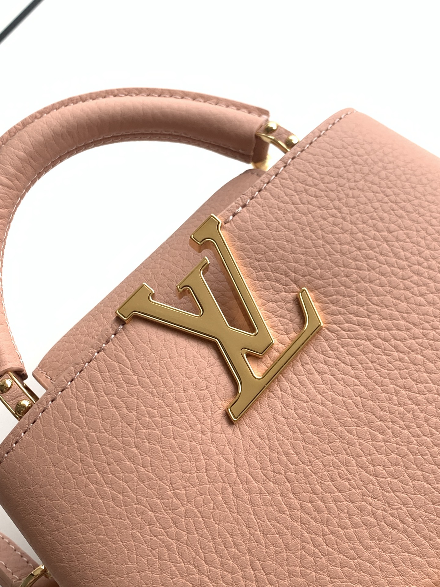 Louis Vuitton Capucines M28245 Mini Handbag in Nude Pink Taurillon Leather - Image 5
