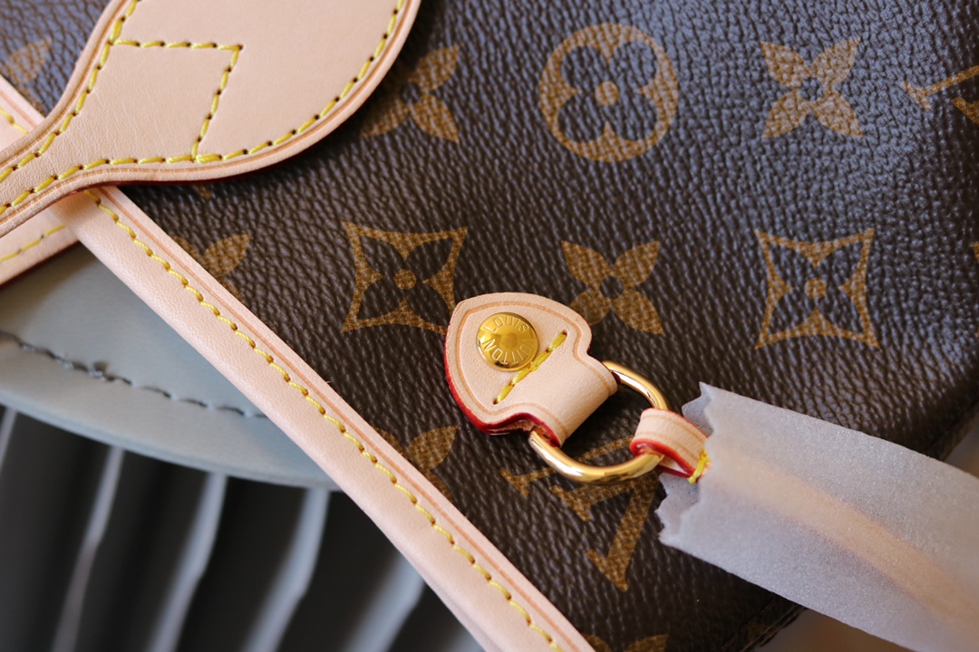 Louis Vuitton Neverfull Small Tote Bag in Damier Azur Canvas - Image 5