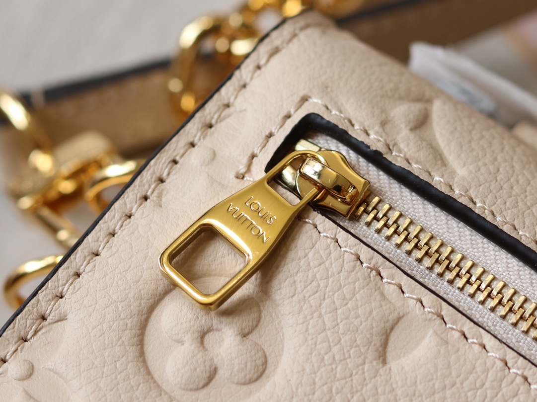 Pochette Metis East West Handbag - Image 5
