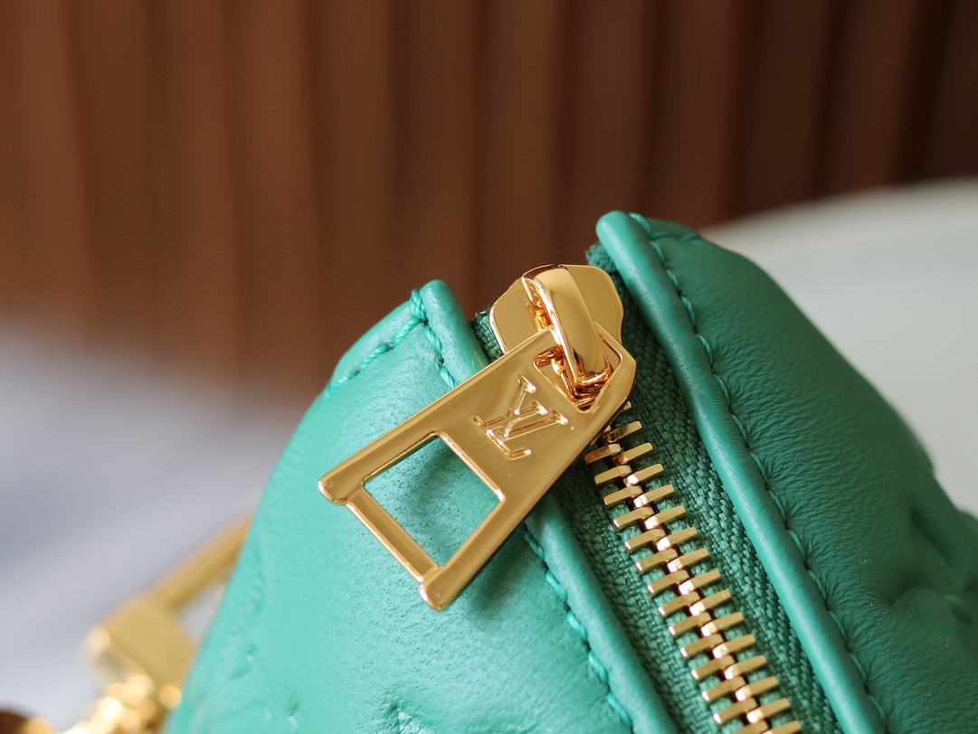 Louis Vuitton Coussin BB Handbag in Monogram Puffed Lambskin - Image 5