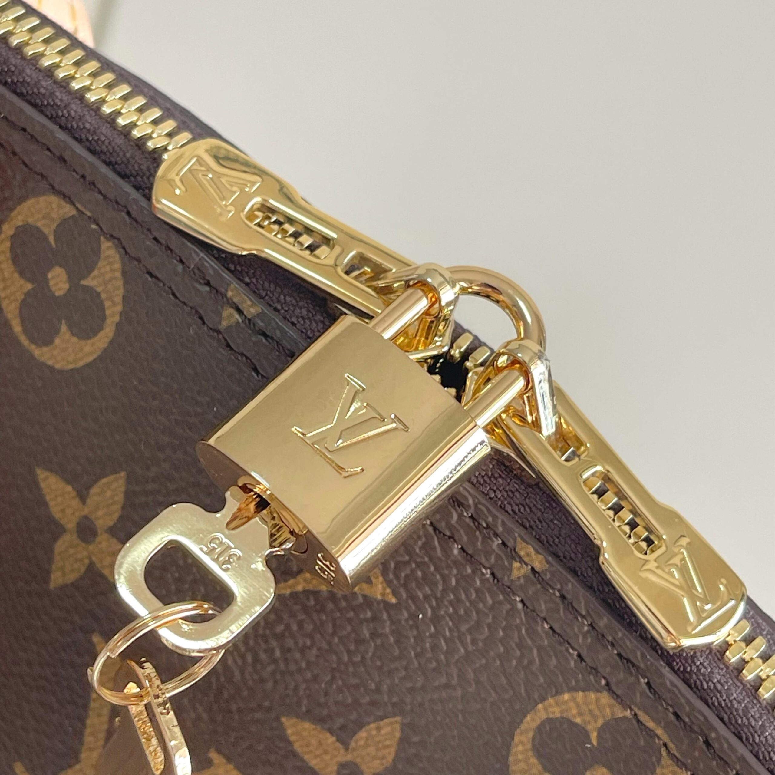 Louis Vuitton Squire Monogram Handbag M28951 - Image 5