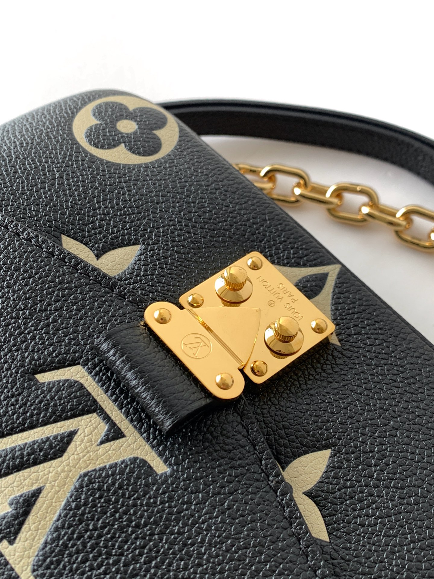 Louis Vuitton Pochette Métis East West Shoulder Bag - Image 5