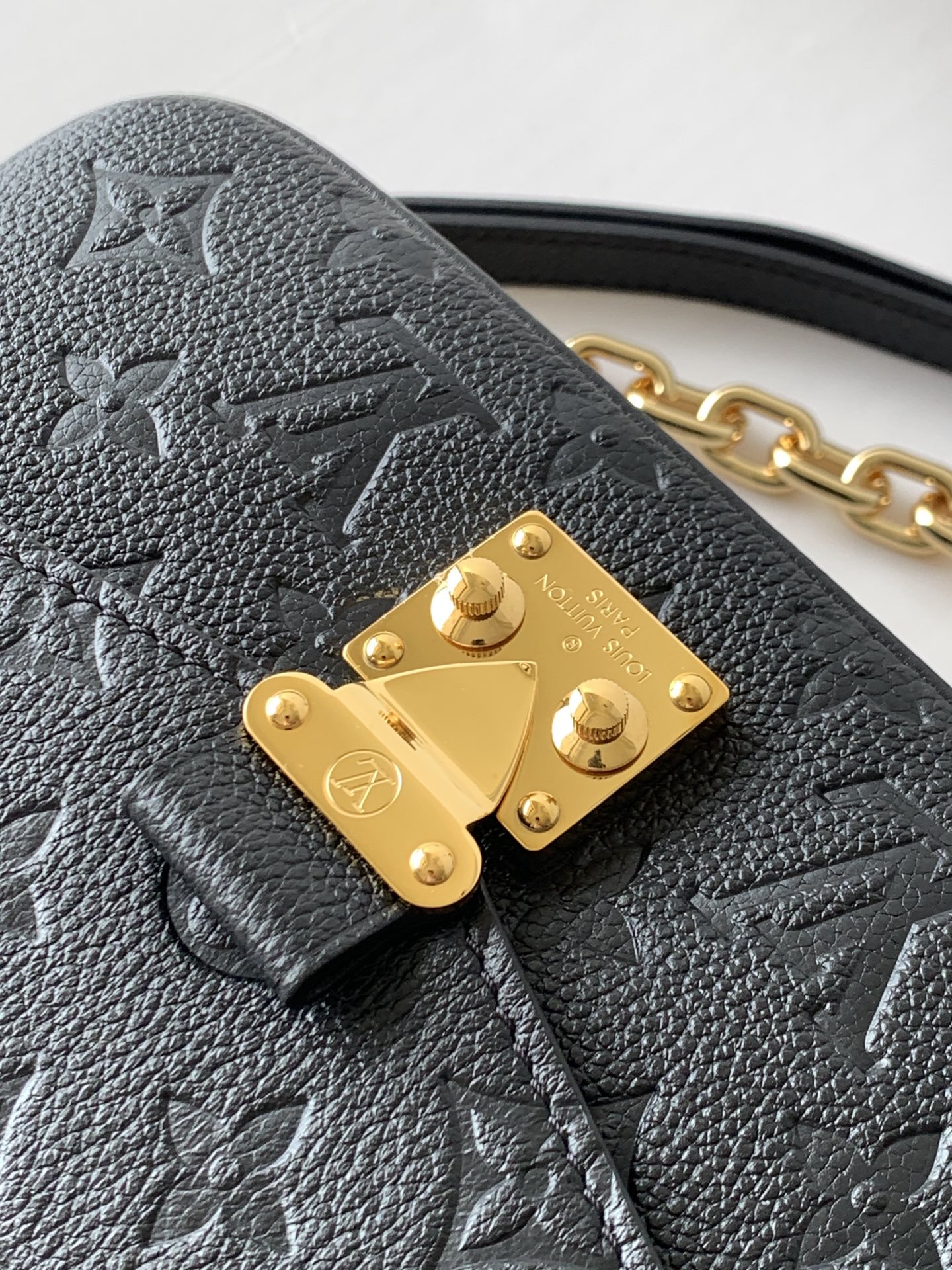 Louis Vuitton Pochette Métis East West Shoulder Bag - Image 5