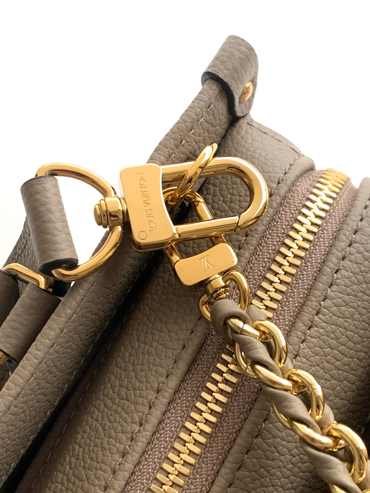 Louis Vuitton OnTheGo Small Handbag in Giant Monogram Leather, Model M23641 - Image 5