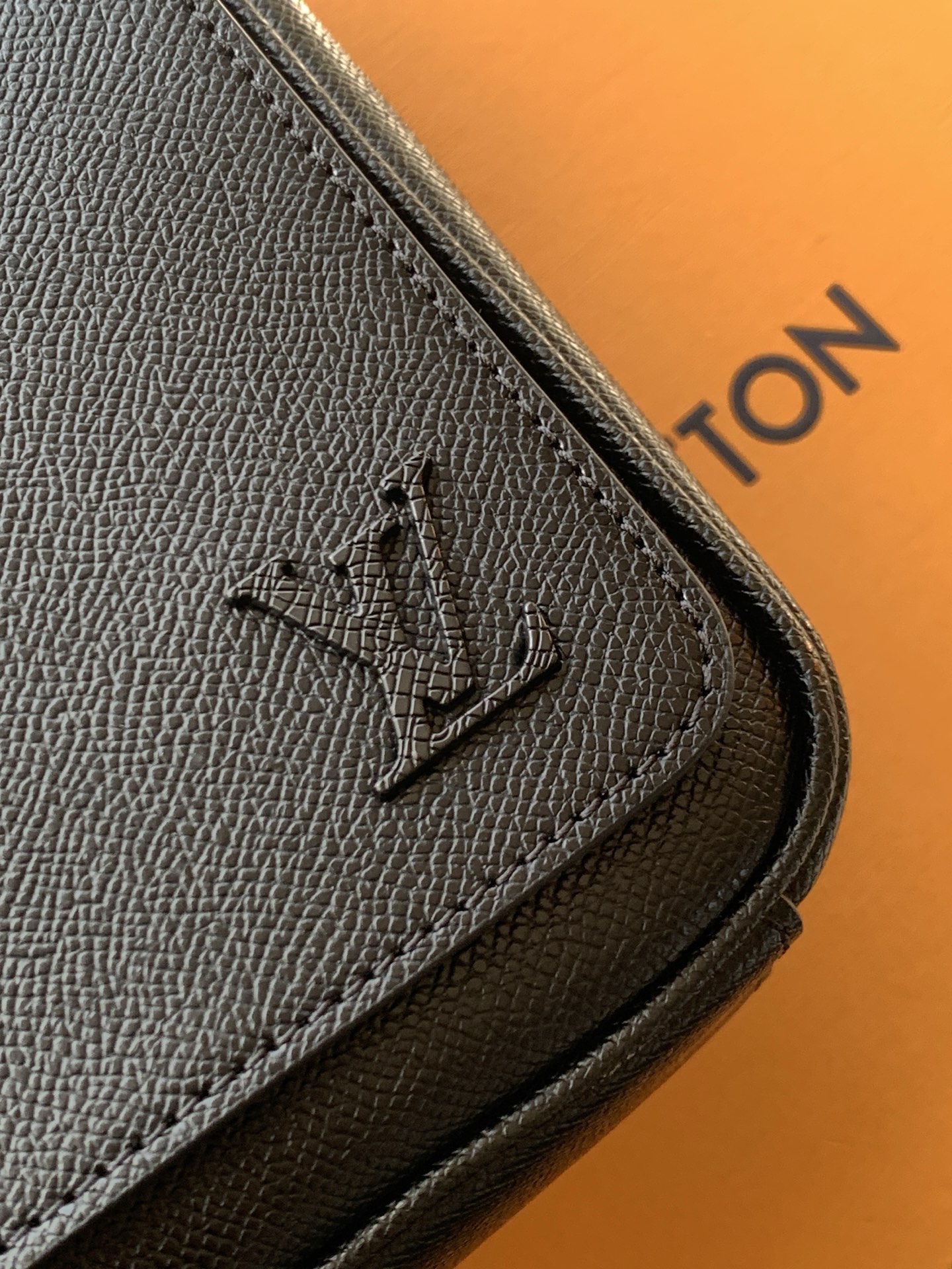Louis Vuitton District Small Messenger Bag M30850 - Image 5