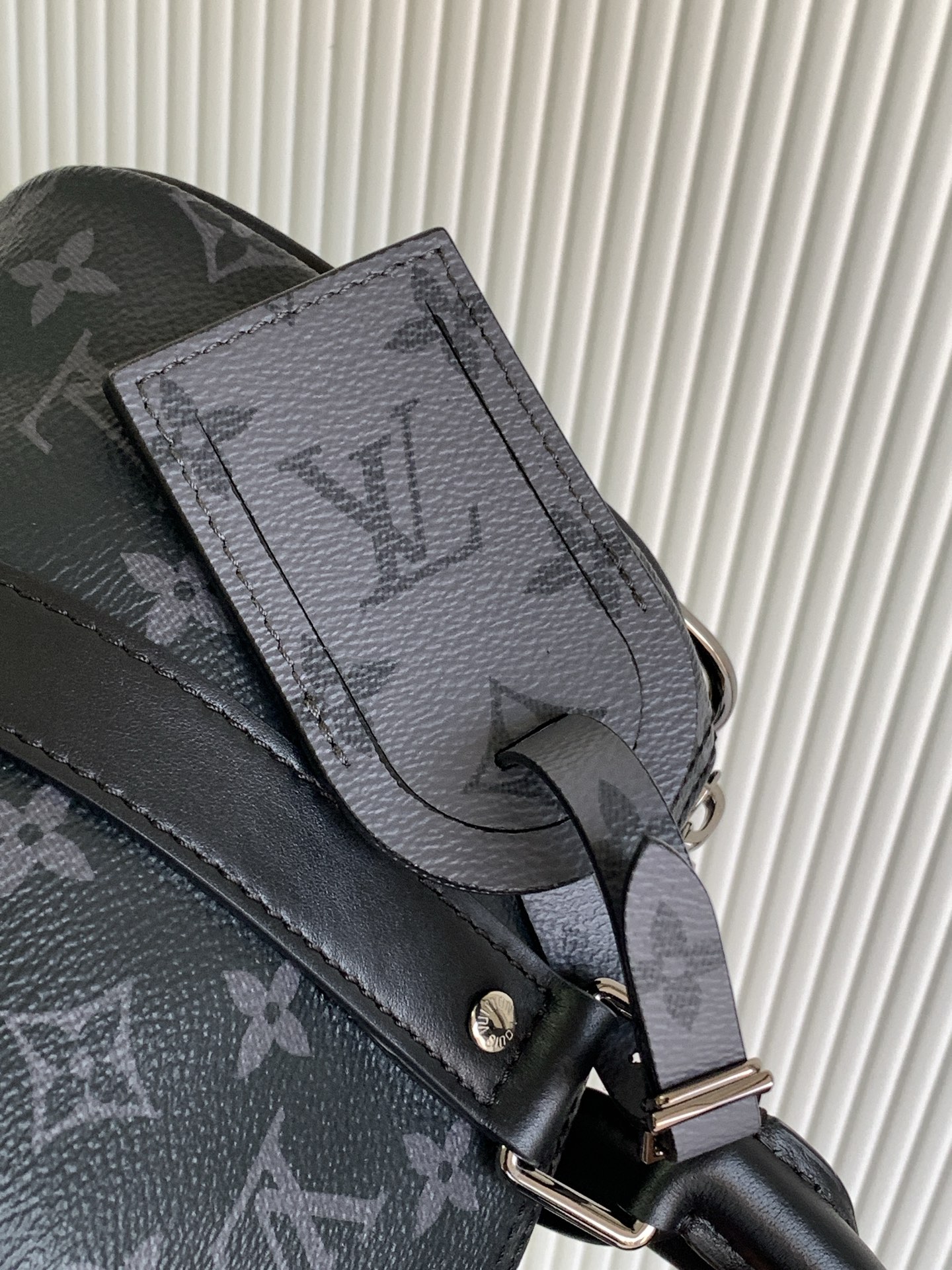 Louis Vuitton Keepall 25 Travel Bag in Monogram Eclipse Reverse Canvas - Image 5