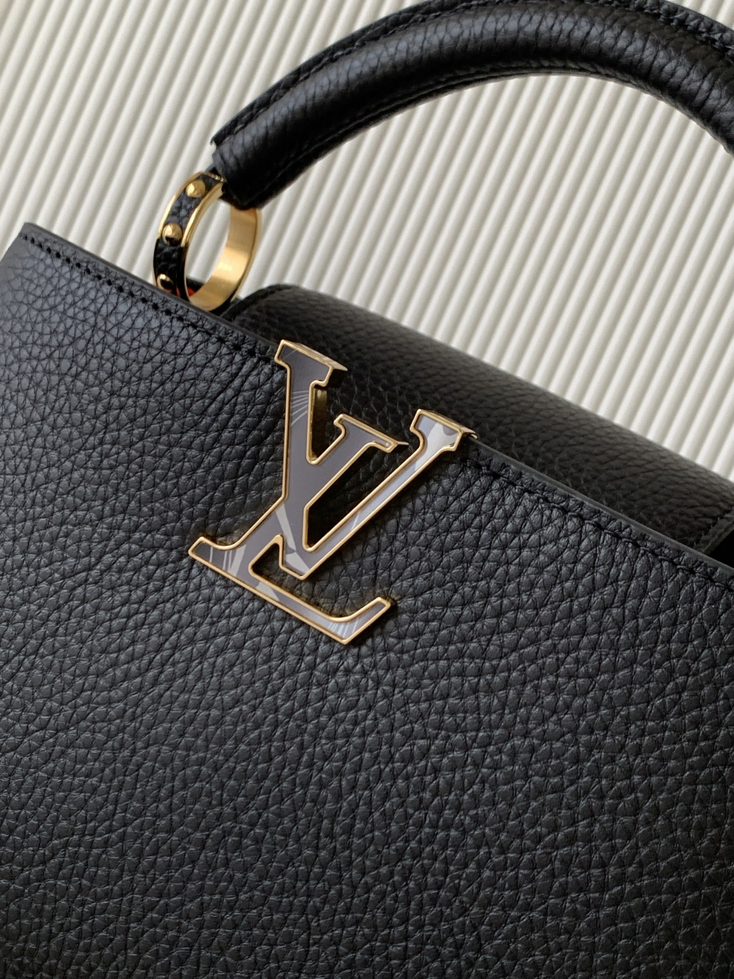 Louis Vuitton Capucines BB Handbag in Black Taurillon Leather - Image 5