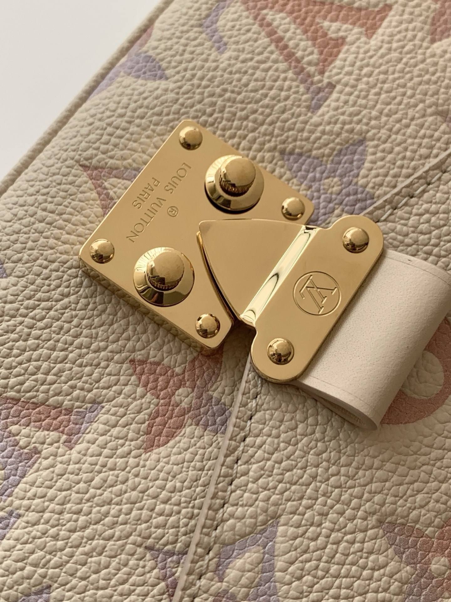 Louis Vuitton Pochette Métis East West Shoulder Bag - Image 5