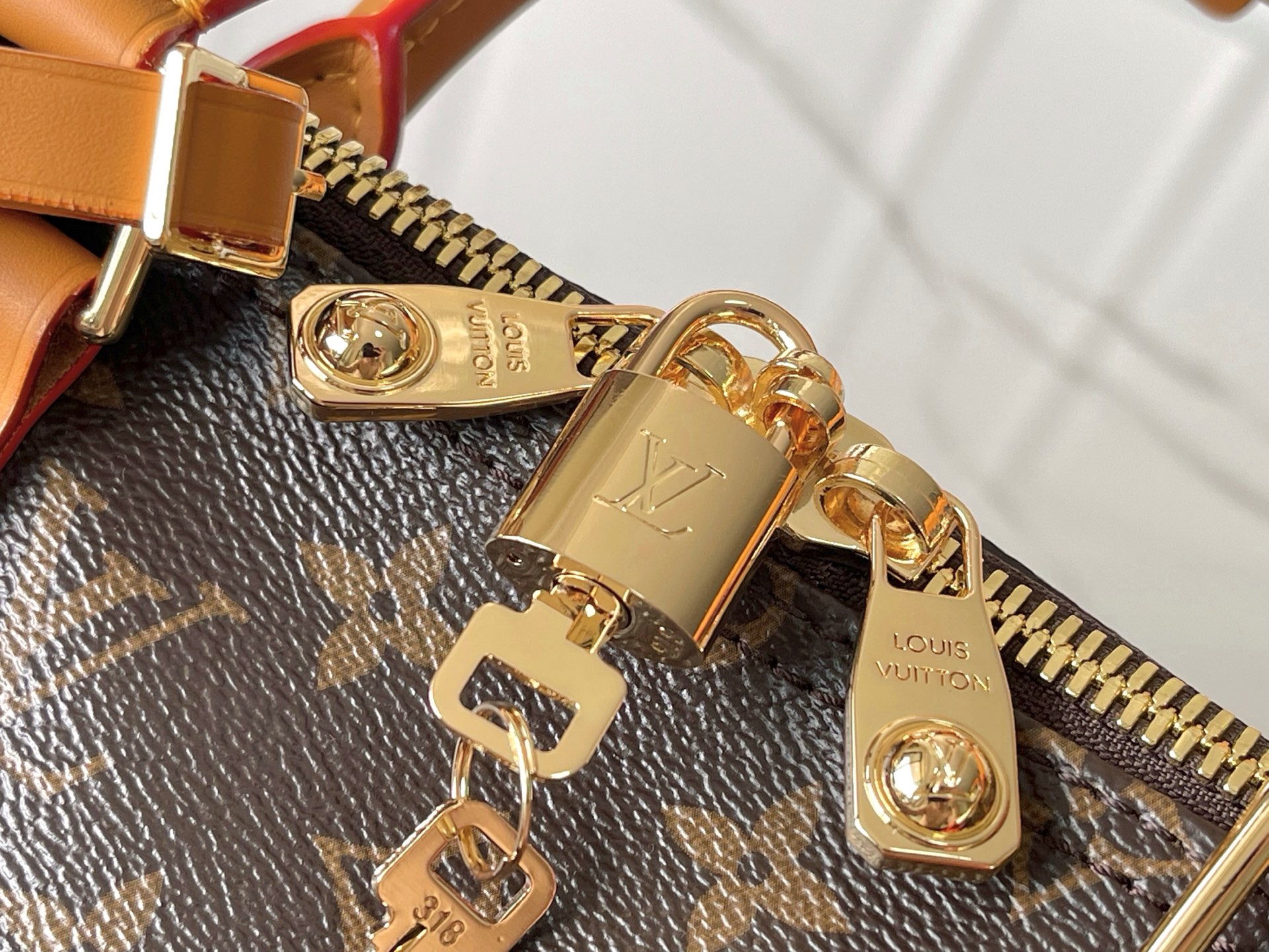 Louis Vuitton Keepall Bandoulière 50 Travel Bag - Image 5