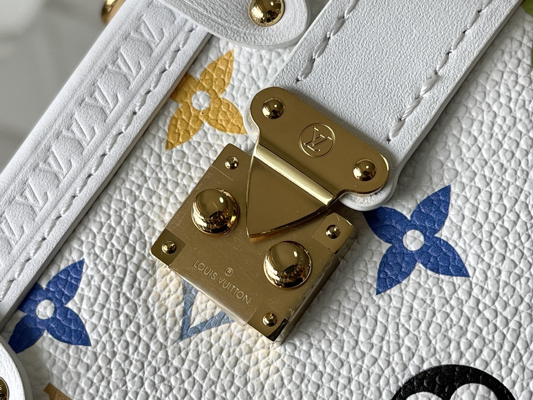 Louis Vuitton Side Trunk MM Handbag in White Monogram Canvas - Image 5