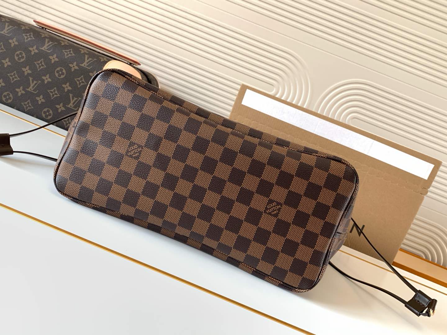 Louis Vuitton Neverfull MM Monogram Canvas Tote Bag - Image 5