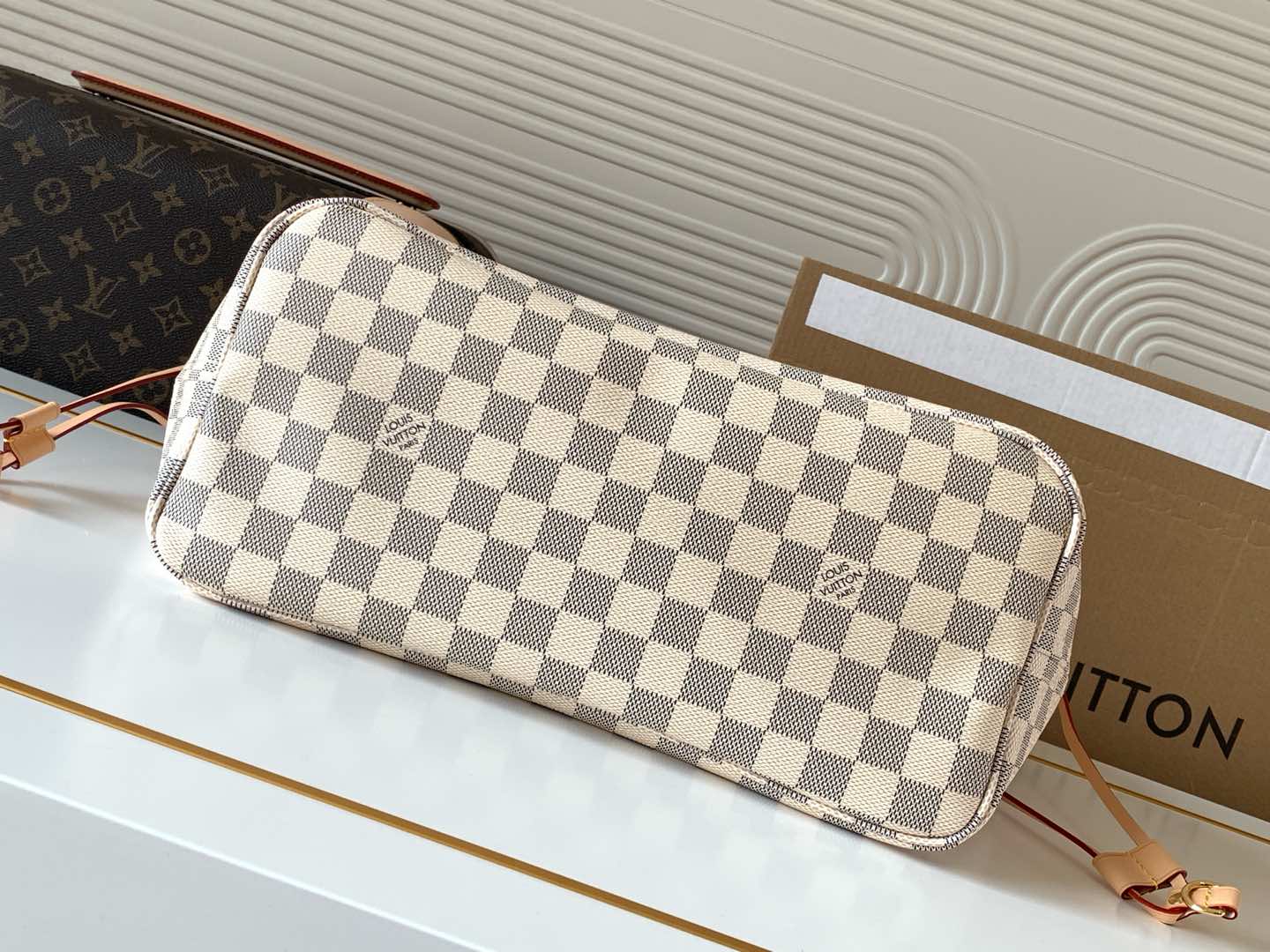 Louis Vuitton Neverfull MM Monogram Canvas Tote Bag with Detachable Pouch - Image 5