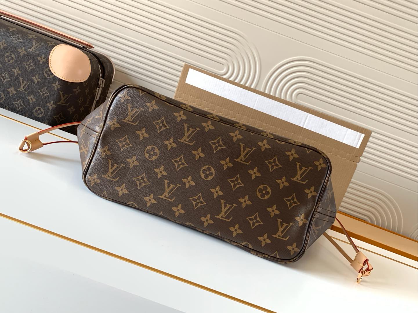 Louis Vuitton Neverfull MM Monogram Tote Bag - Image 5