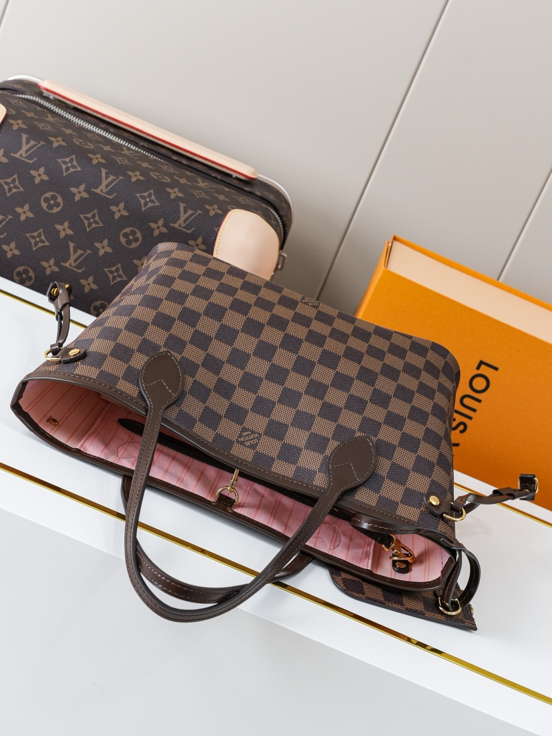 Neverfull Small Tote Bag in Damier Ebene Canvas - Image 5