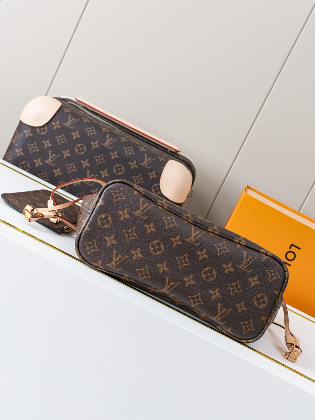 Louis Vuitton Neverfull Small Monogram Tote Bag - Image 5