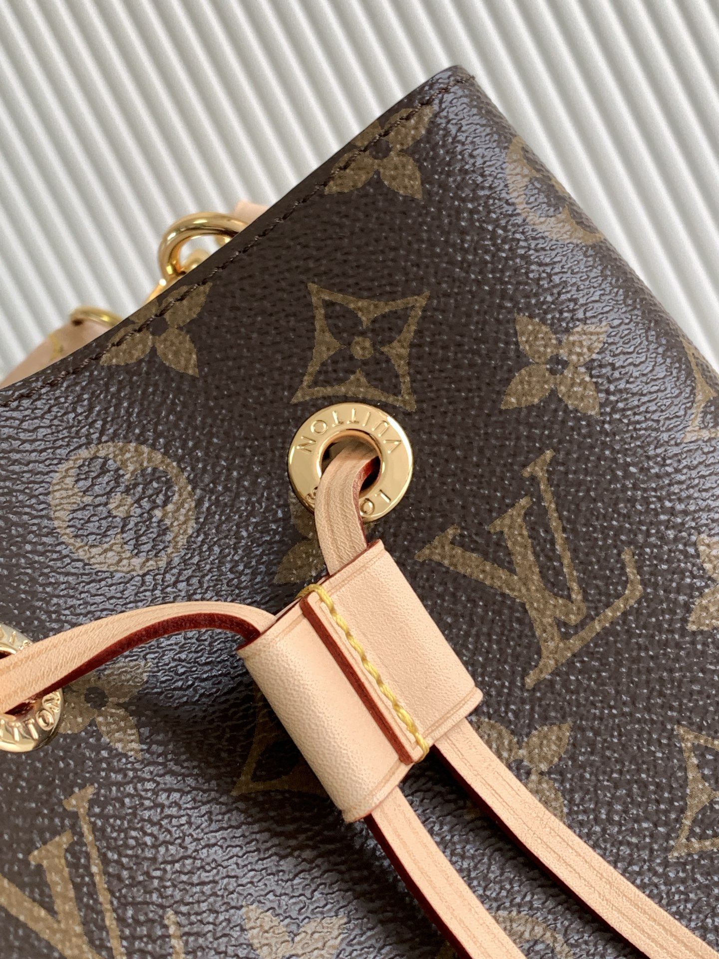 Louis Vuitton NéoNoé BB Mini Bucket Bag in Monogram Canvas - Image 5