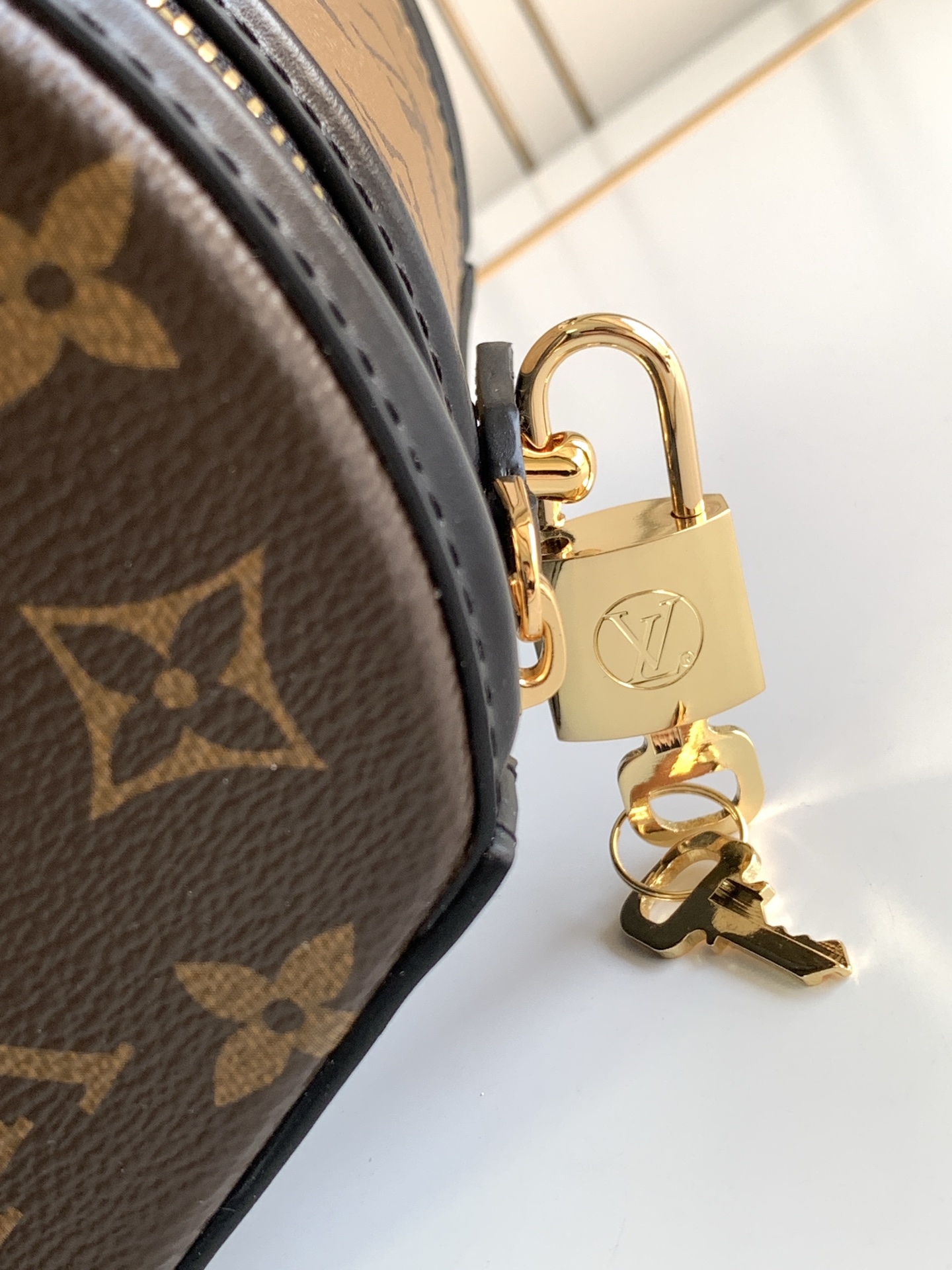Louis Vuitton M43986 Vanity Handbag - Image 5