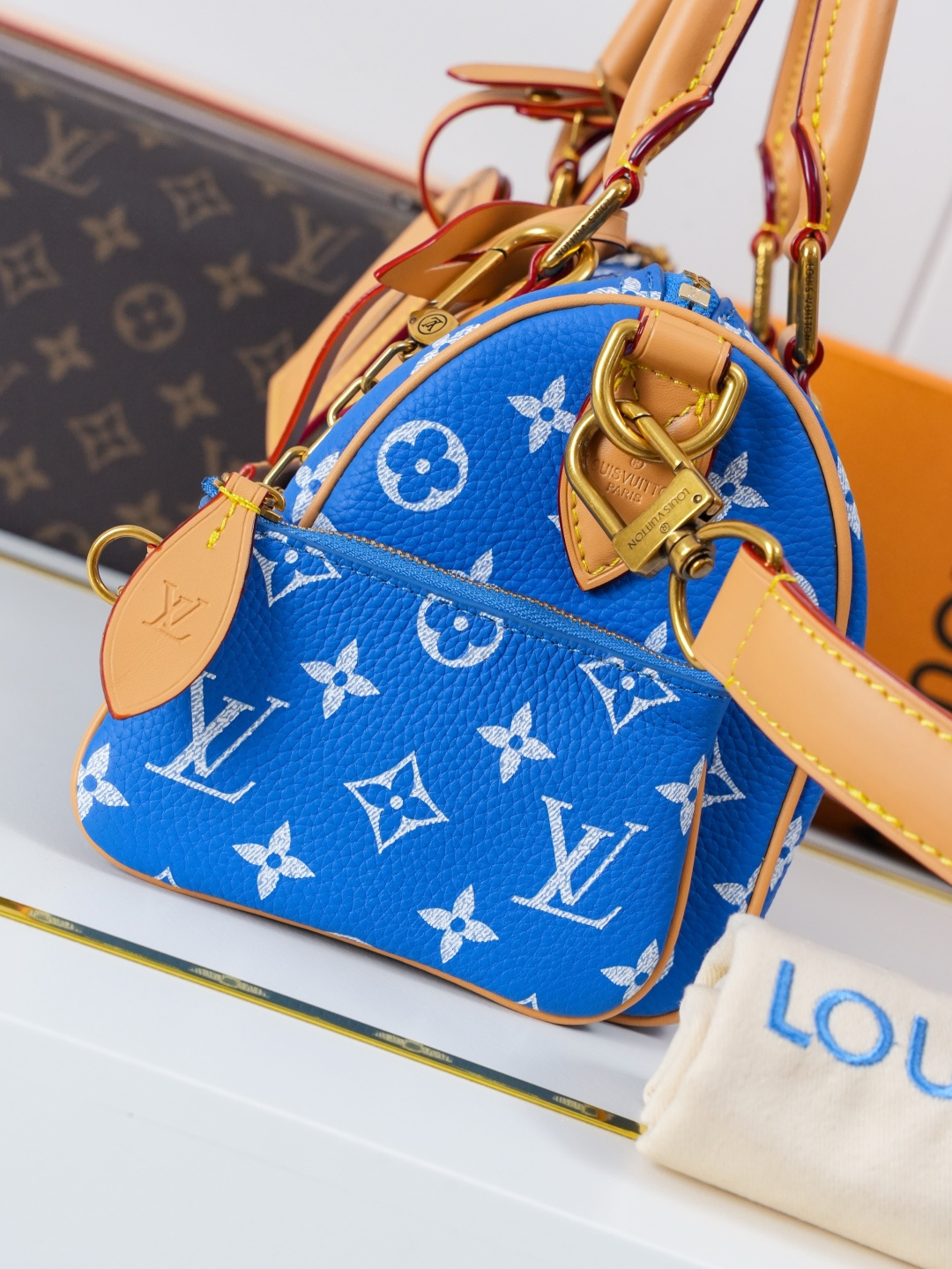 Louis Vuitton Speedy Bandoulière 20 Monogram Crossbody Bag - Image 5