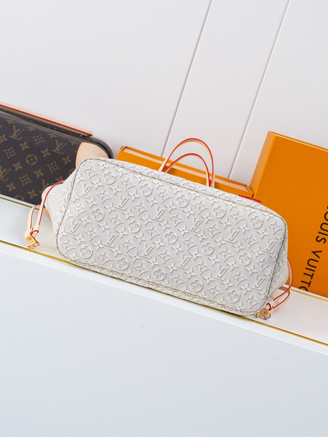 Louis Vuitton Neverfull MM Tote Bag in Monogram Emblème Peuplier - Image 5