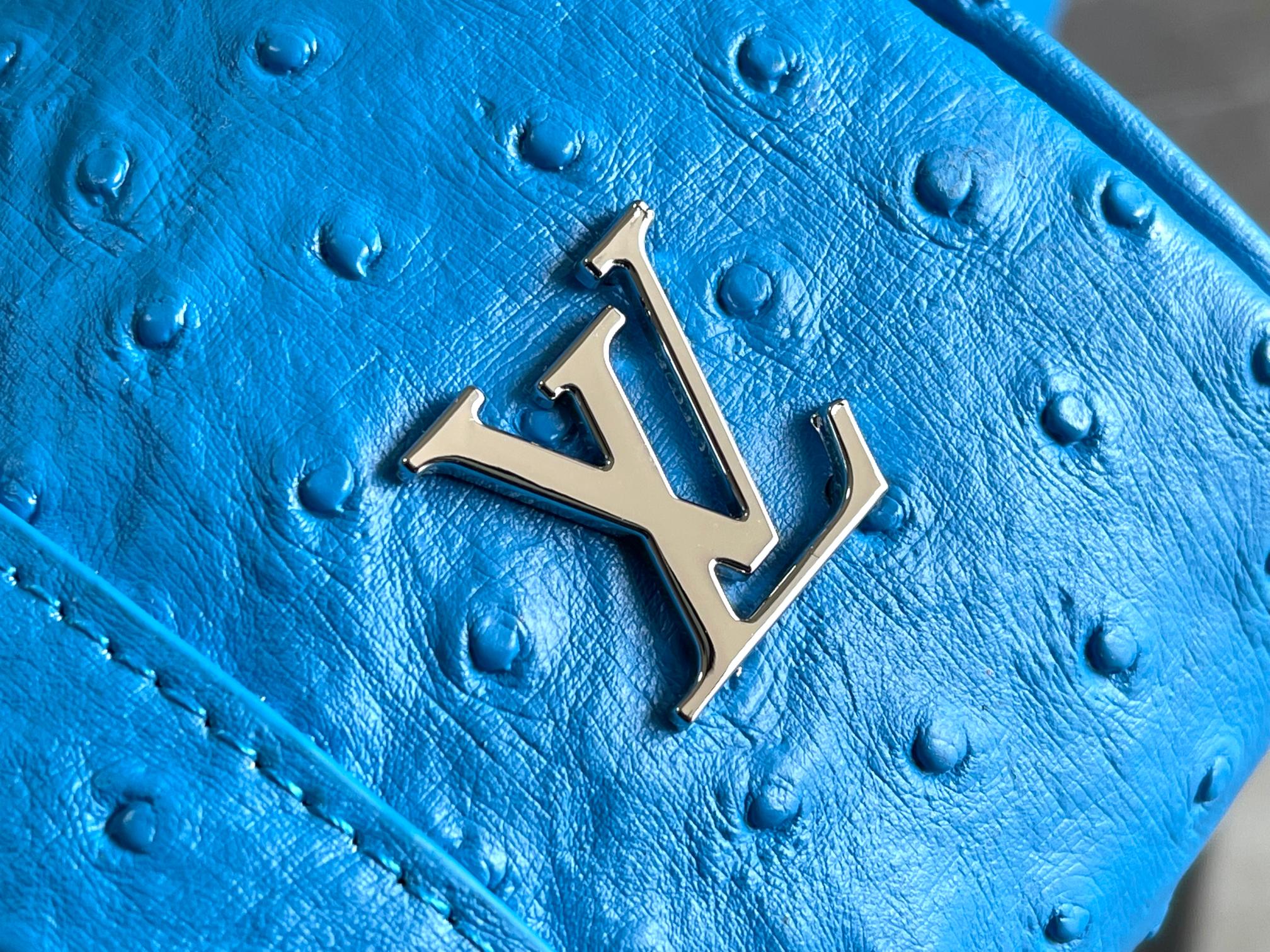 Louis Vuitton Keepall 25 Travel Bag in Monogram Eclipse Reverse Canvas - Image 5