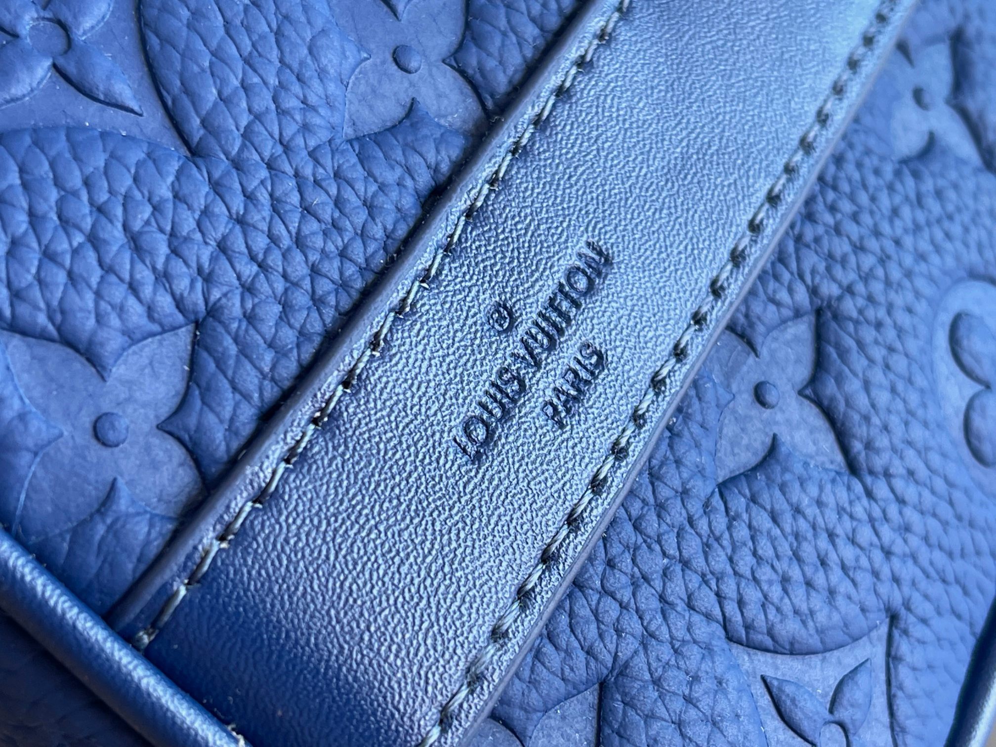 Louis Vuitton Keepall Bandoulière 25 Travel Bag - Image 5