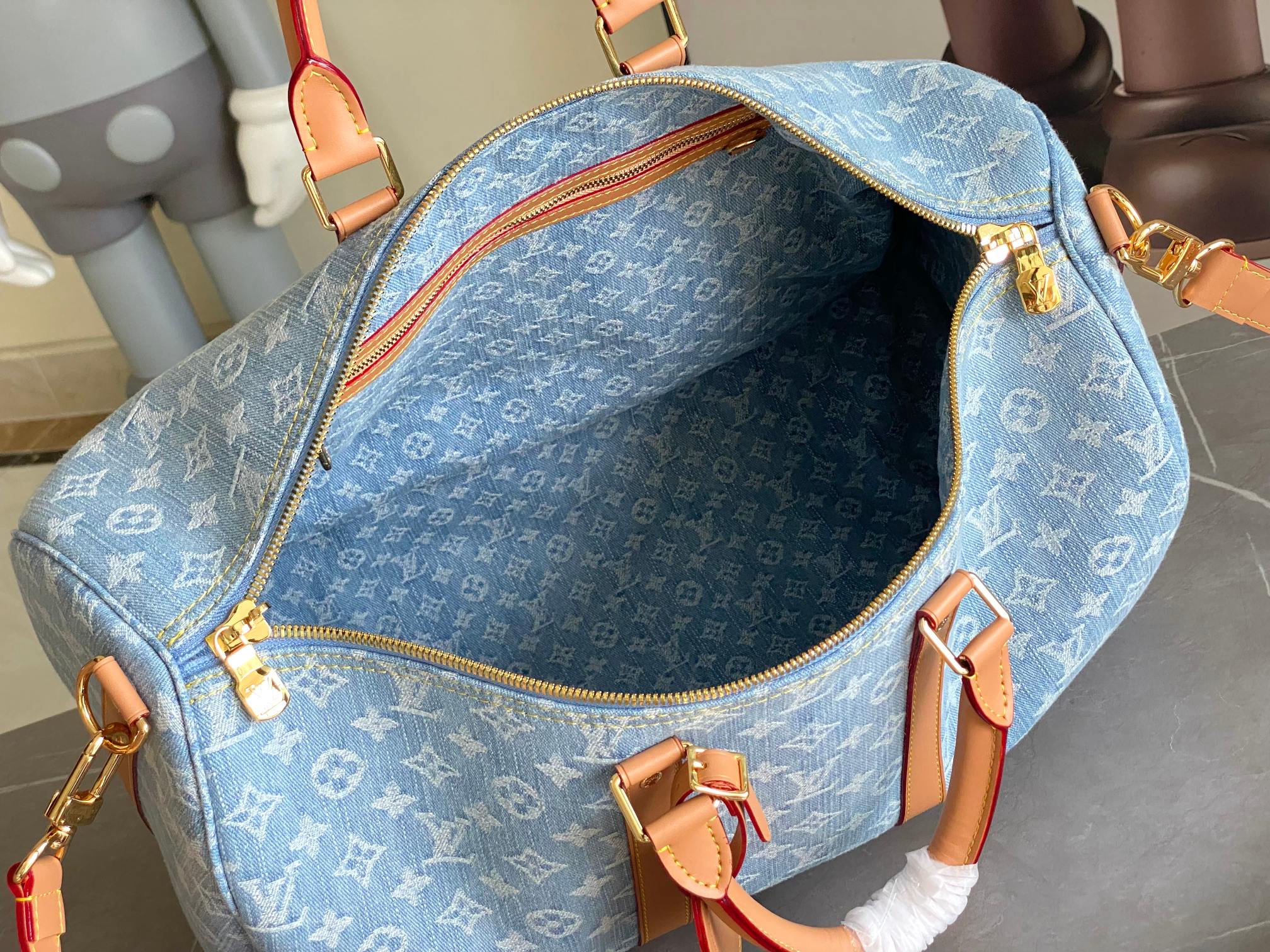 Louis Vuitton Keepall Bandoulière 45 Travel Bag in Washed Light Blue Denim - Image 5
